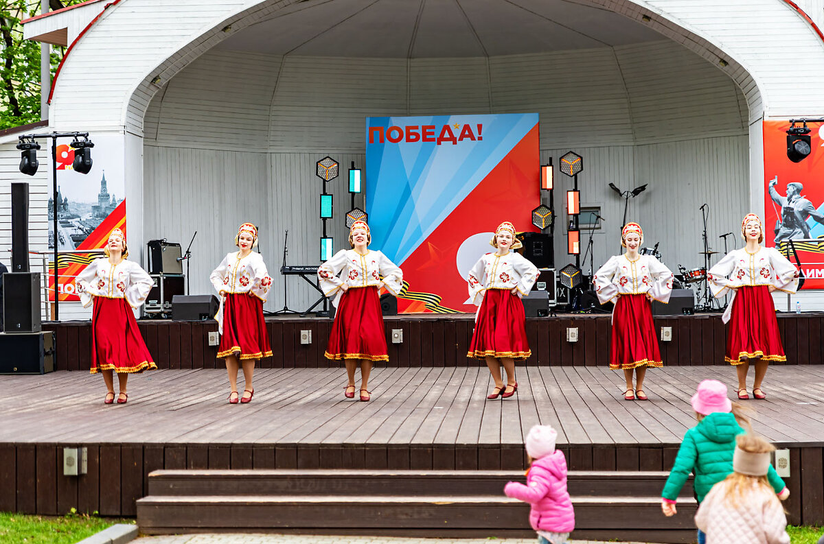 В  саду Эрмитаж - Александр 