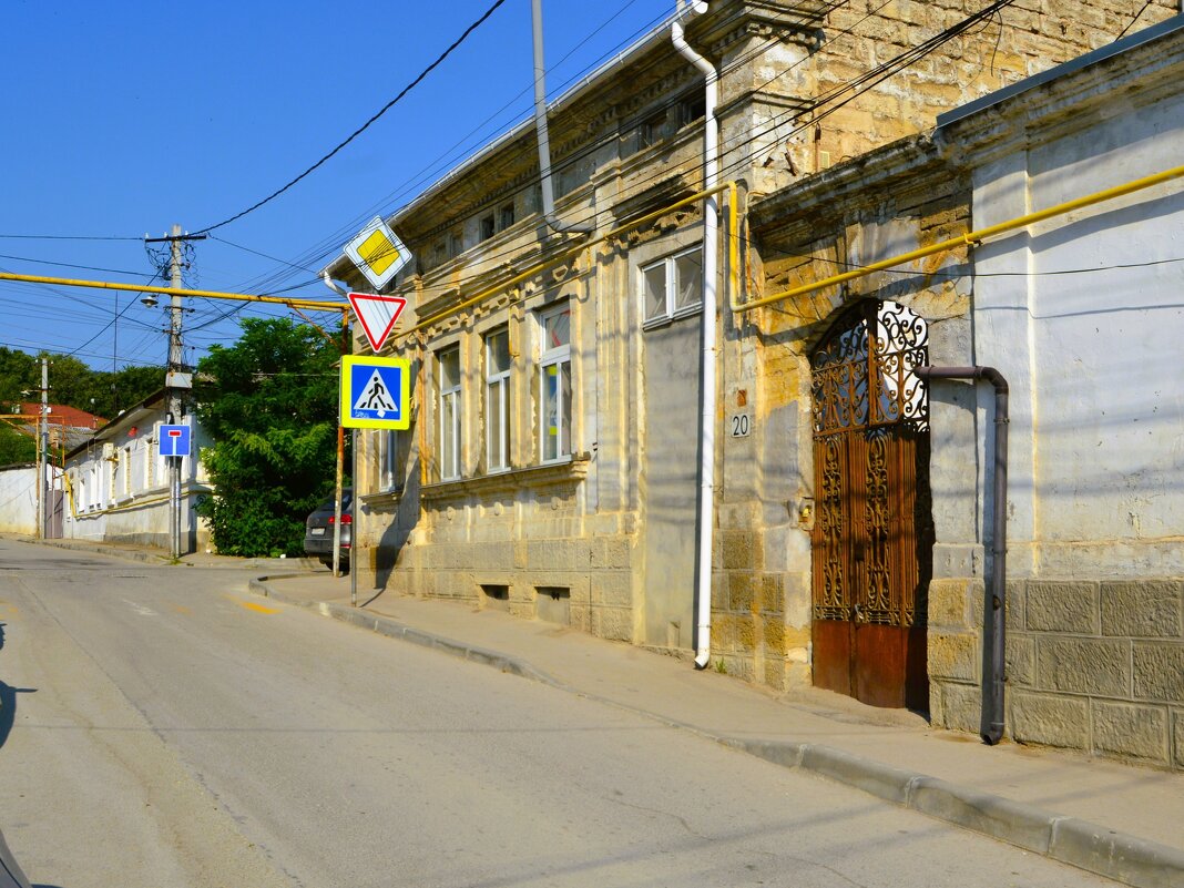 Феодосия. Дом по ул. Армянской 20. - Пётр Чернега