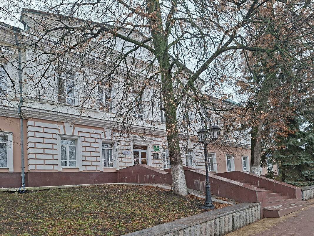 Здание бывших Присутственных мест  - здесь е в 1866 году останавливался М.Салтыков-Щедрин - ИРЭН@ .
