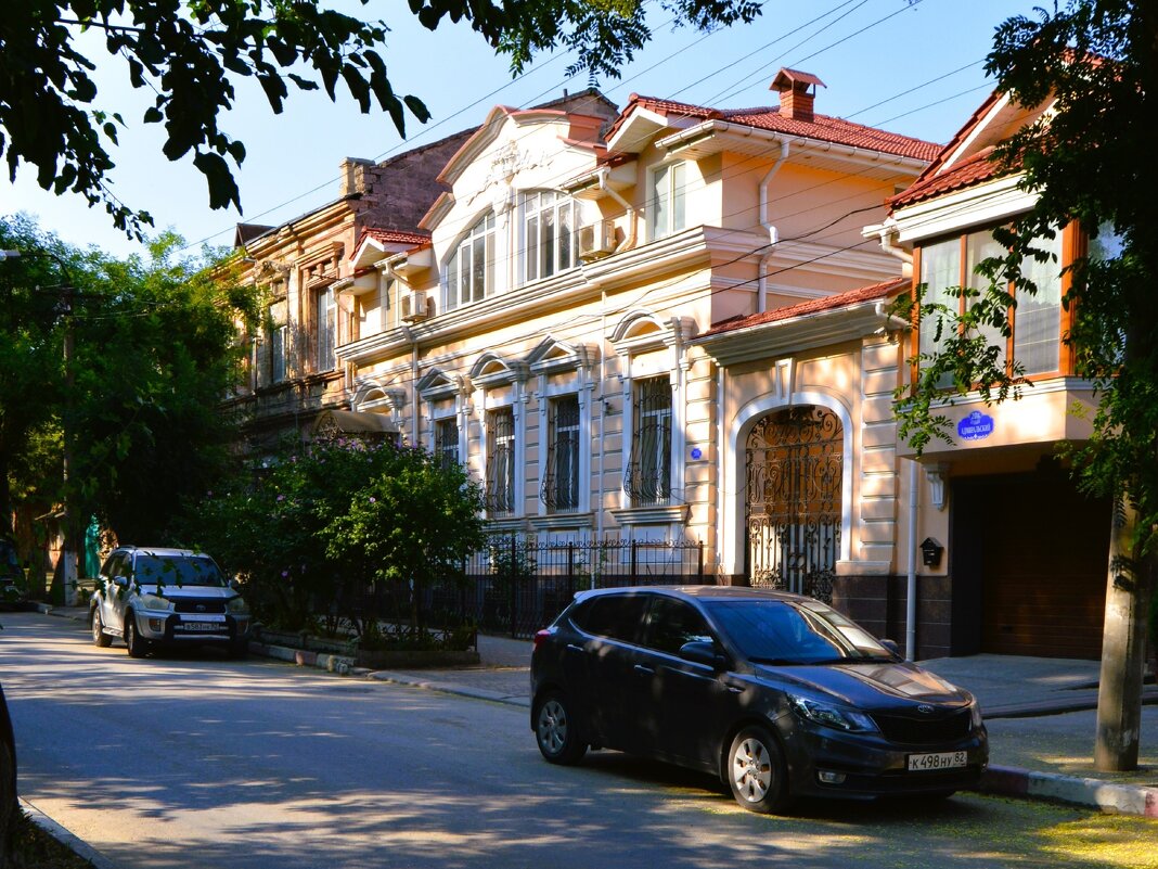 Феодосия. Дом по Адмиральскому бульвару 20а. - Пётр Чернега