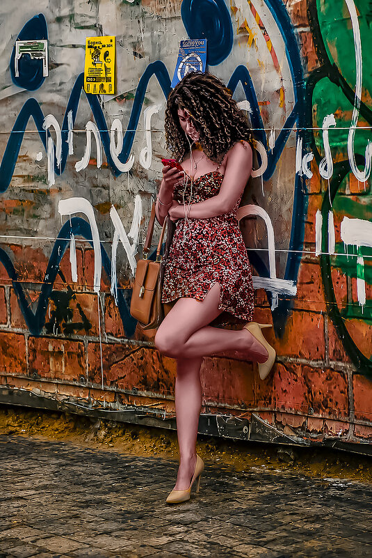 At the wall... - Shmual & Vika Retro
