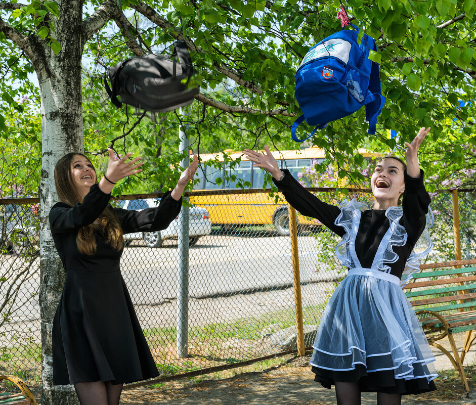 Ура , конец учебного года ... - Евгений Хвальчев Ура , конец учебного года ... - Евгений Хвальчев