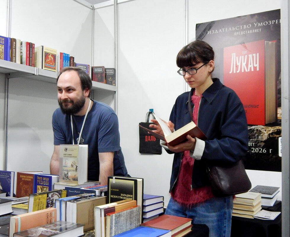 "Книжный салон" на Дворцовой площади - Магомед . "Книжный салон" на Дворцовой площади - Магомед .