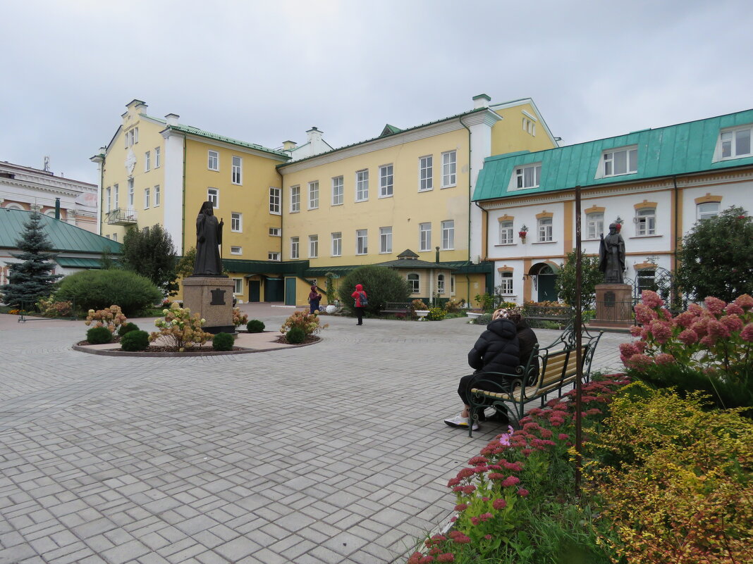 В монастыре - ИРЭН@ . В монастыре - ИРЭН@ .
