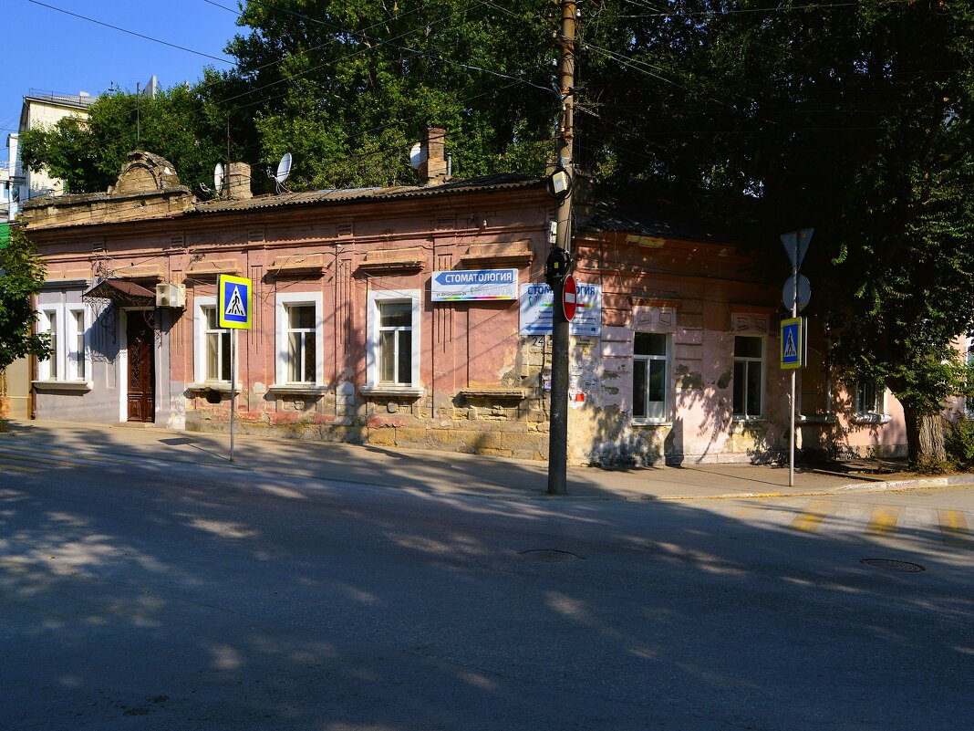 Феодосия. Дом по ул. Десантников 24. - Пётр Чернега Феодосия. Дом по ул. Десантников 24. - Пётр Чернега