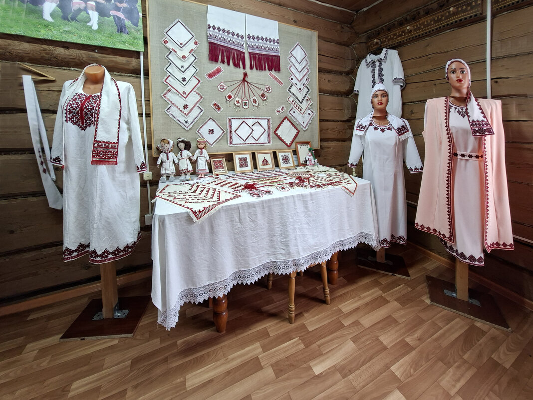 Марийские украшения, вышивки, современные женские костюмы по мотивам национальной одежды - ИРЭН@ . Марийские украшения, вышивки, современные женские костюмы по мотивам национальной одежды - ИРЭН@ .