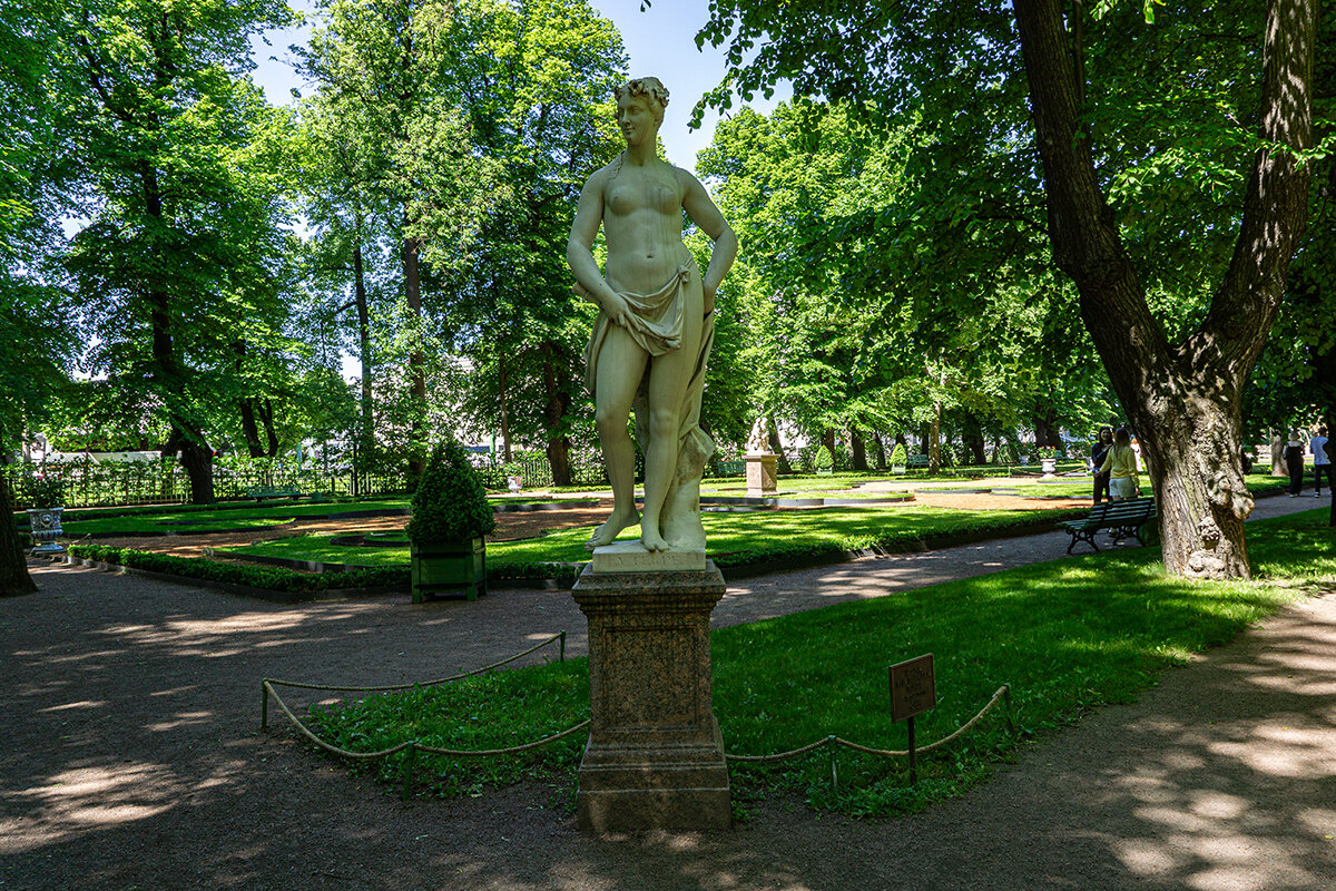В Летнем саду - Ирина Соловьёва В Летнем саду - Ирина Соловьёва