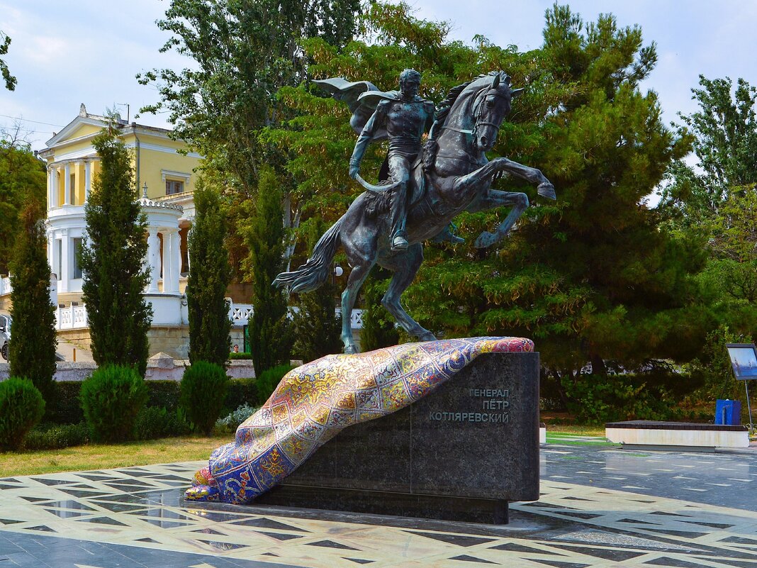 Феодосия. Памятник Петру Степановичу Котляревскому. - Пётр Чернега Феодосия. Памятник Петру Степановичу Котляревскому. - Пётр Чернега