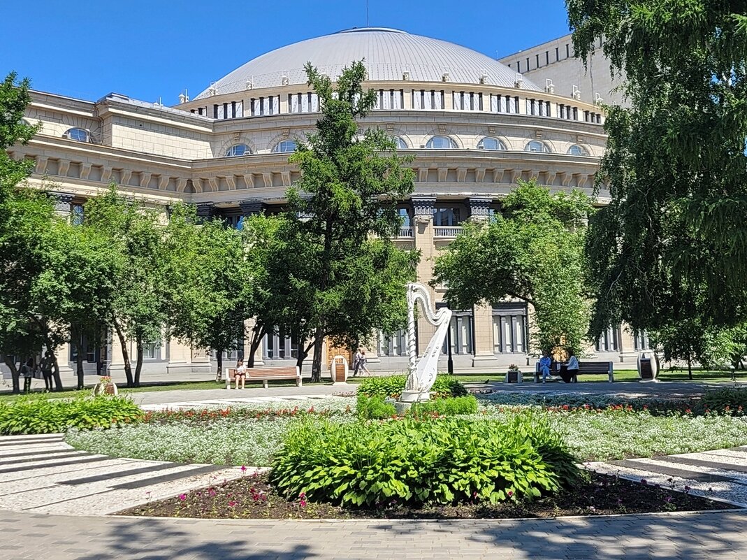 Купол здания оперного театра - Галина Нестратова