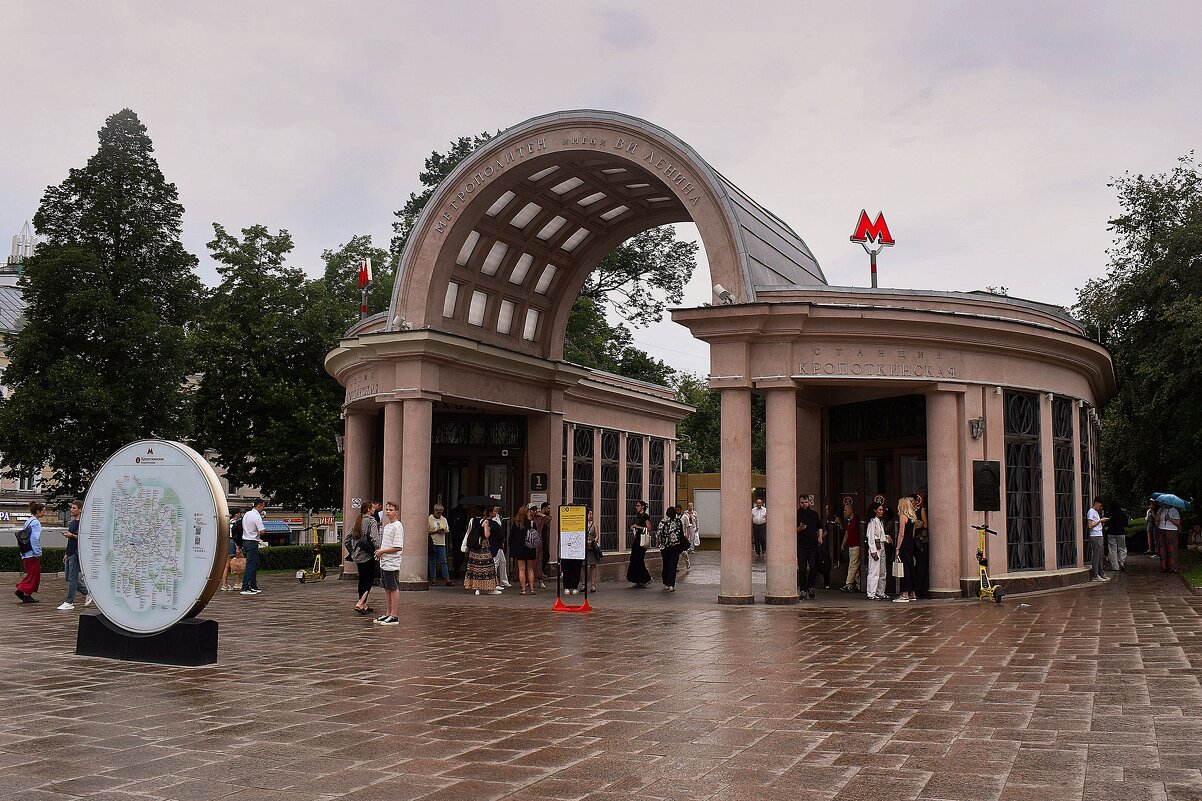 Павильон станции метро «Кропоткинская». - Татьяна Помогалова Павильон станции метро «Кропоткинская». - Татьяна Помогалова