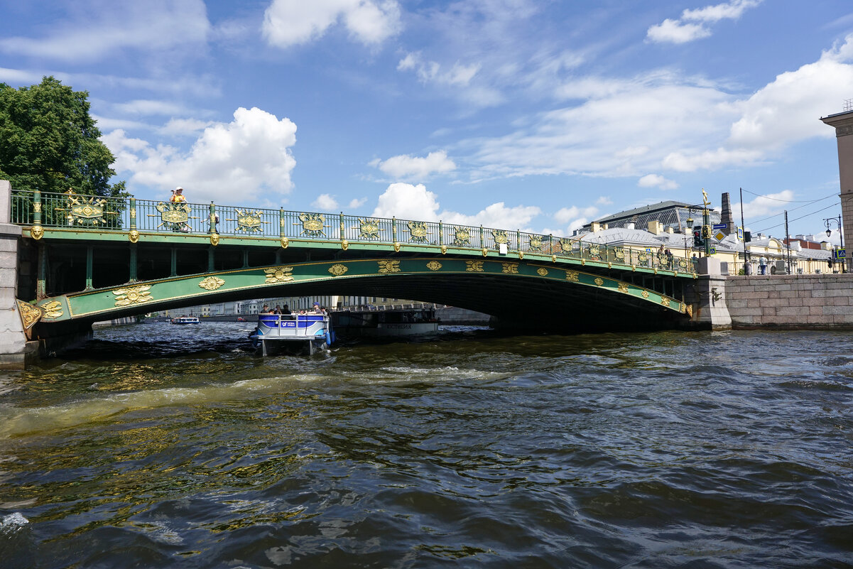 Речная прогулка по рекам и каналам Петербурга: вид на Пантелеймоновский мост - Иван Литвинов Речная прогулка по рекам и каналам Петербурга: вид на Пантелеймоновский мост - Иван Литвинов