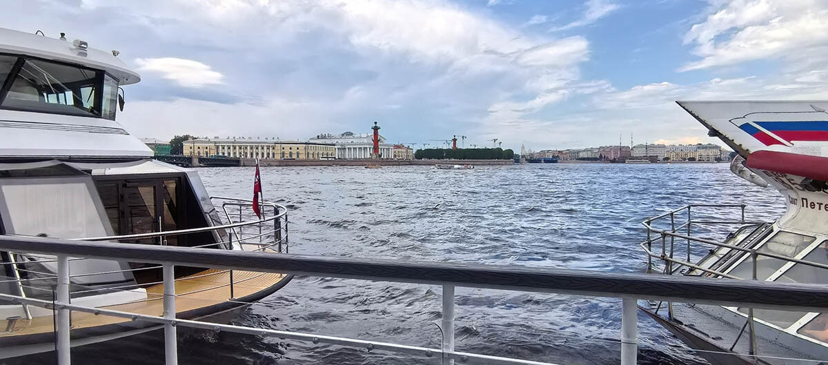 На Невском причале. :: Лилия * На Невском причале. :: Лилия *