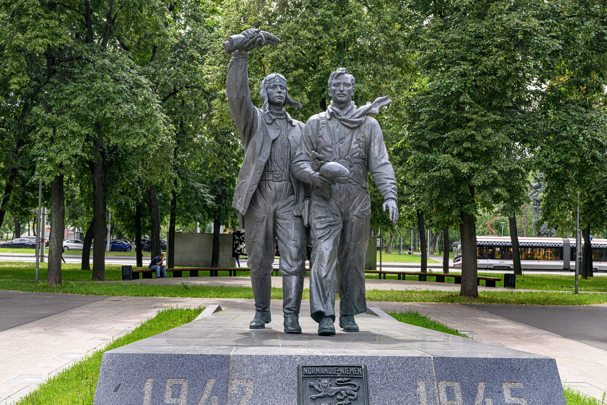 Памятник лётчикам Нормандия-Неман. :: Валерий Пославский Памятник лётчикам Нормандия-Неман. :: Валерий Пославский