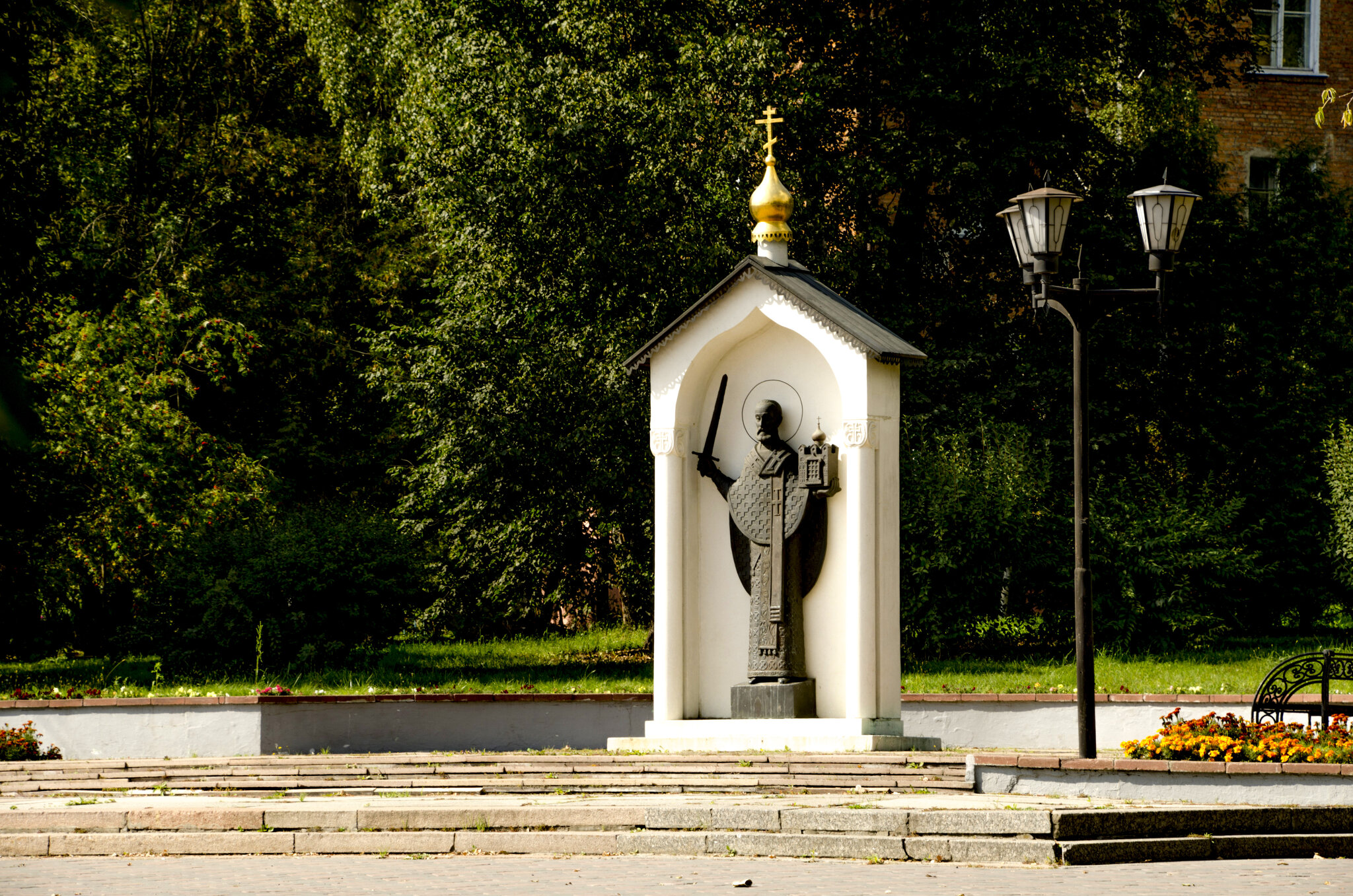 Памятник Святителю и чудотворцу Николаю. :: Олег Памятник Святителю и чудотворцу Николаю. :: Олег