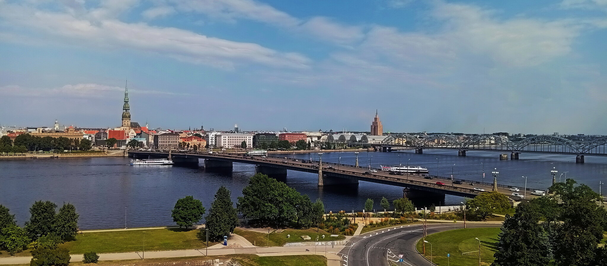Вид на реку и Каменный мост со стороны левого берега .. :: Татьян@ Ивановна Вид на реку и Каменный мост со стороны левого берега .. :: Татьян@ Ивановна