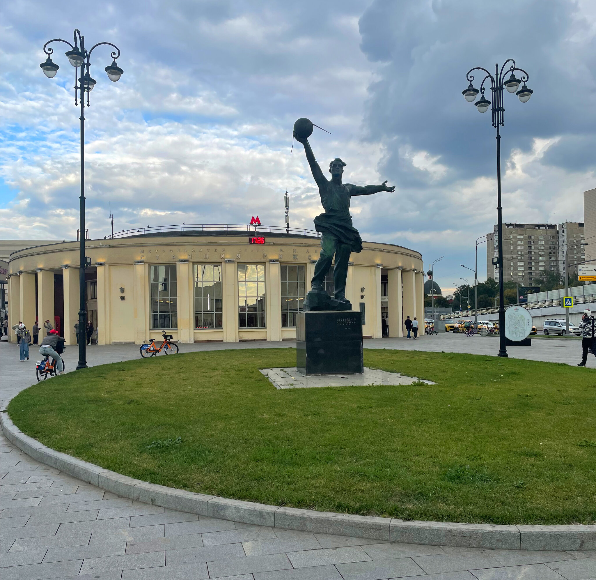 Ст. метро "Рижская" :: Андрей Л. В. Ст. метро "Рижская" :: Андрей Л. В.