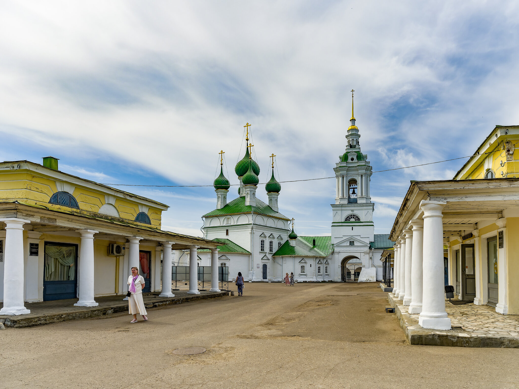 Кострома. Торговые ряды. Церковь Спаса в Рядах :: Денис Полушин Кострома. Торговые ряды. Церковь Спаса в Рядах :: Денис Полушин