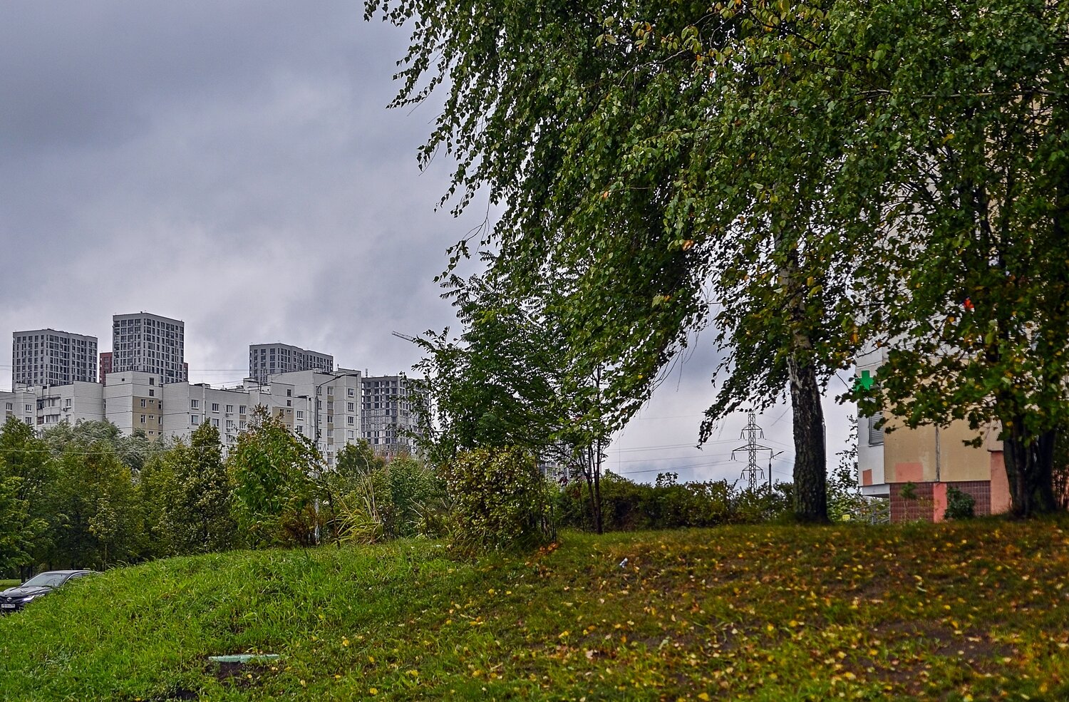 Осень в городе :: Валерий Иванович Осень в городе :: Валерий Иванович