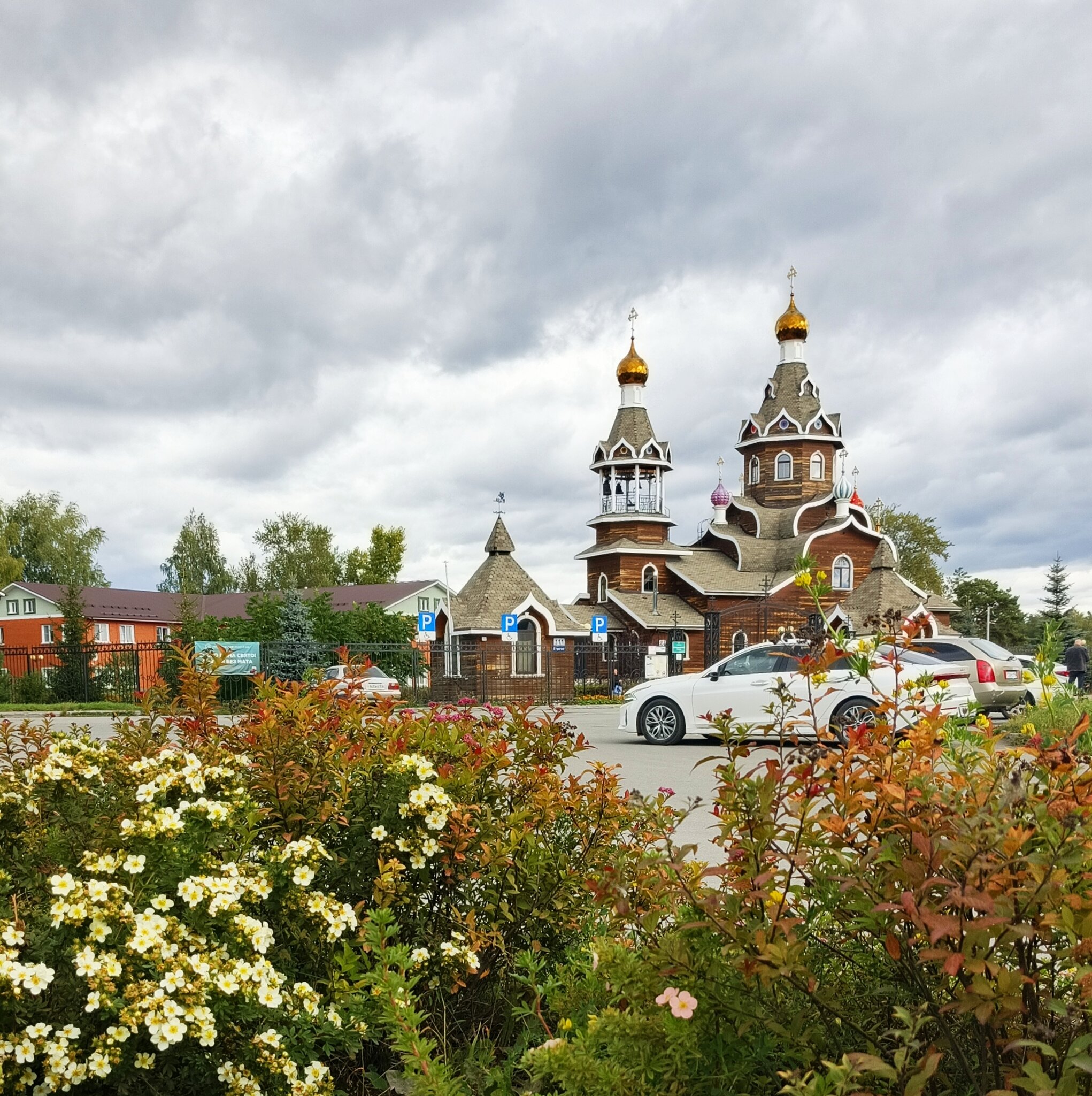 Храм в осенний день . :: Мила Бовкун Храм в осенний день . :: Мила Бовкун