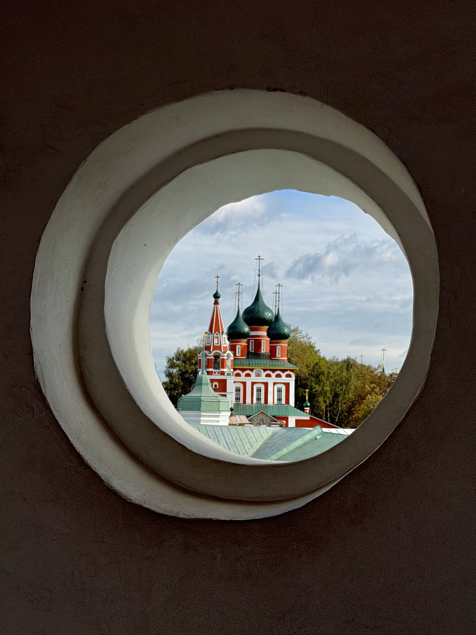 Локально. Ярославль. Кремль. :: Любовь Броневицкая Локально. Ярославль. Кремль. :: Любовь Броневицкая