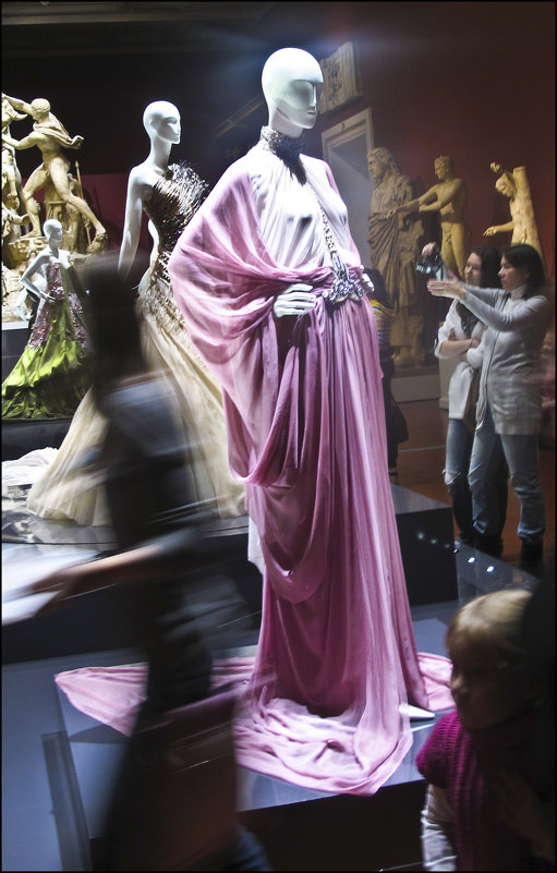 В греческом зале... - Людмила Синицына В греческом зале... - Людмила Синицына