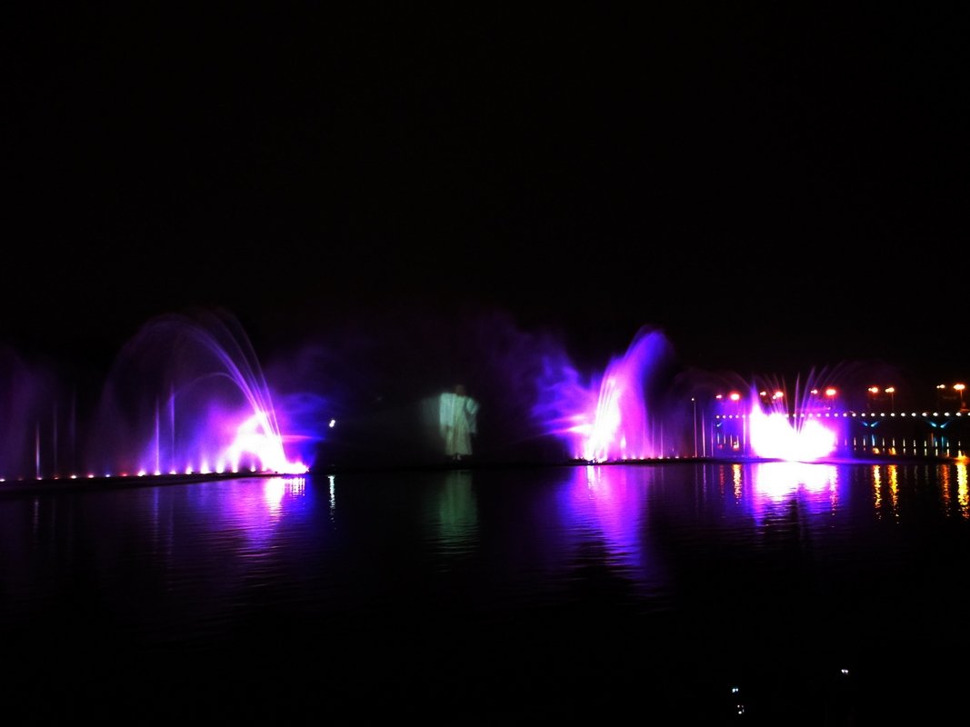 Лазерное шоу. Светомузыкальный фонтан Рошен. Винница - Анна Бойнегри Лазерное шоу. Светомузыкальный фонтан Рошен. Винница - Анна Бойнегри
