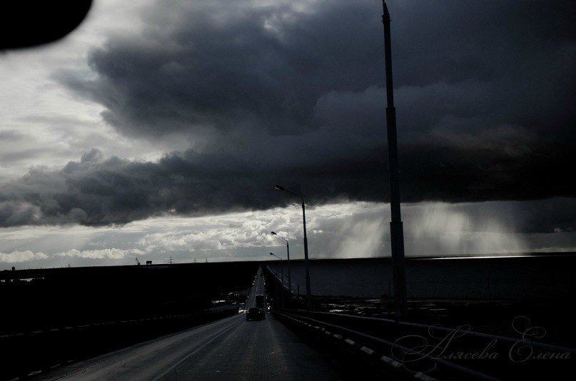 Раскаты грома чуть слышны,но туча, нахмурила брови - Елена 