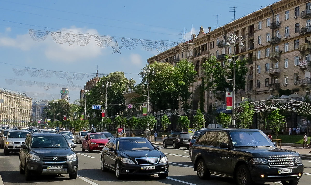 Авто-салон на Крещатике.. - Эдуард Робатень