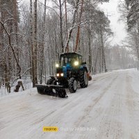 Дорога через зимний лес. :: Павел Михалёв