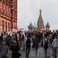 Туристический сезон в Москве выглядит как-то так... :: Евгений Седов