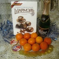 С праздником!Счастья,мира и добра! :: Елена Семигина