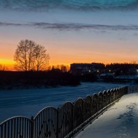 Новая набережная вдоль реки Ухта на отсыпанной дамбе. :: Николай Зиновьев