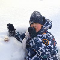 Пирожок со снегом и горячим чаем :: Татьяна Лютаева