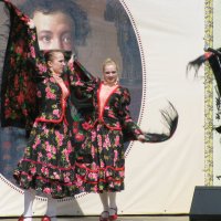 Интересно девки пляшут! :: Олег Зоркий Интересно девки пляшут! :: Олег Зоркий