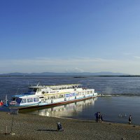 На причале Амура :: Сергей Швечков