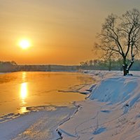 Зимнее Солнце над Десной :: Евгений 