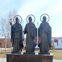 Скульптурная композиция Святых мучеников Гурия, Самона и Авива. :: Татьяна Лютаева Скульптурная композиция Святых мучеников Гурия, Самона и Авива. :: Татьяна Лютаева