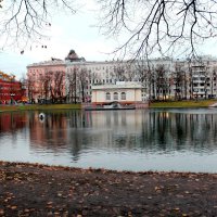 Осень на Патриаршем пруду :: Мишель71 