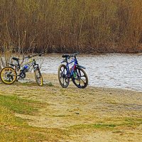 Май...Рыбацкий транспорт на Юганской Оби. :: Владимир 