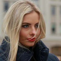 Уличный портрет :: Владимир59 