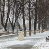 Скверик в апреле :: Александр Синдерёв