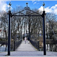 Мостик через пруд. :: Валерия Комова