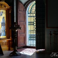 В храме. :: Наталья Вязигина