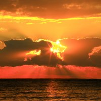 В КОНЦЕ ЖАРКОГО ДНЯ :: Валерий 