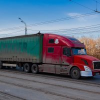 Volvo VN на дороге :: Александр Синдерёв
