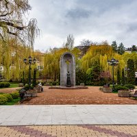 памятник медикам героям /1941-1945г./ :: Дмитрий Лупандин