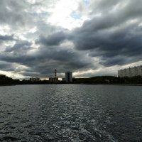 Облакастое (тучное) небо апреля :: Андрей Лукьянов