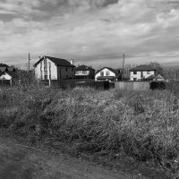 Жилые дома а вокруг поля :: Игорь Солдаткин Жилые дома а вокруг поля :: Игорь Солдаткин