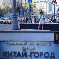 Вечером у входа 12. :: Татьяна Помогалова