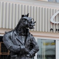 Статуя "Конь в пальто" :: Марсель Валеев
